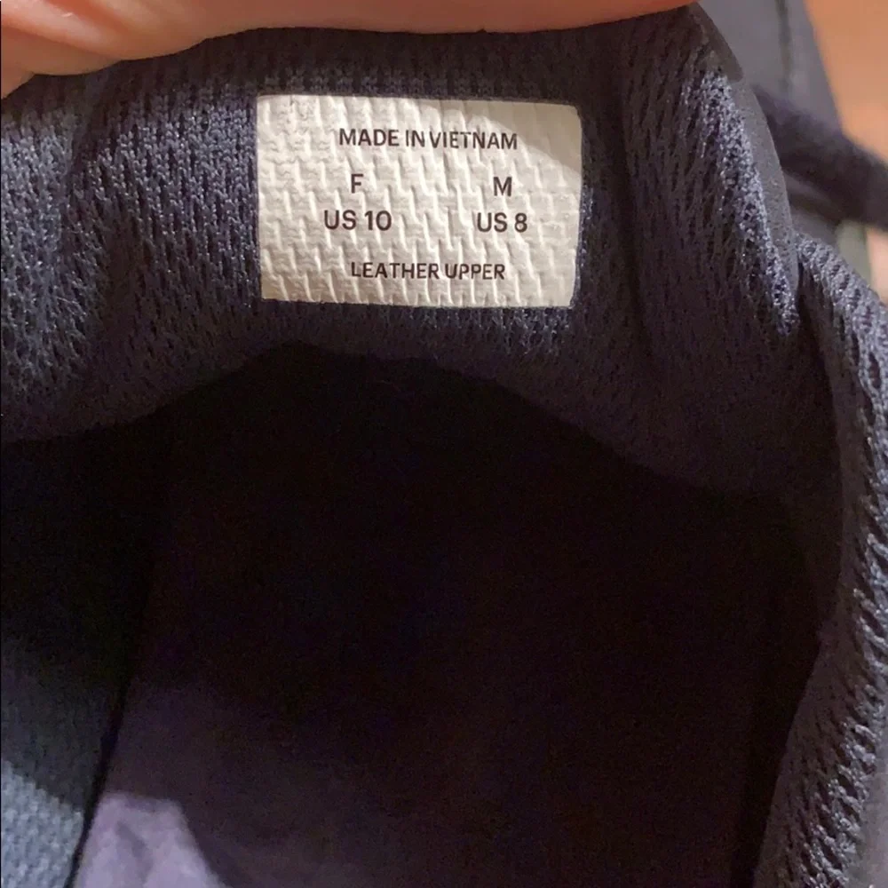 Navy Tread by Everlane sneakers - Picture 5 of 6